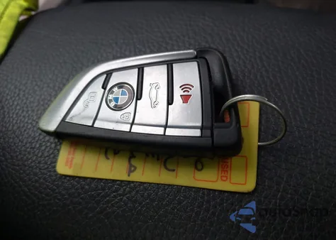 2018 BMW 530E xDrive Iperformance z USA, uszkodzony, nr VIN WBAJB1C59JB084334